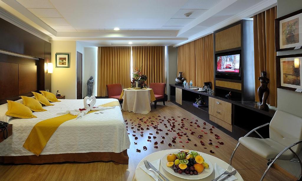 Luxury, Suite, Street View