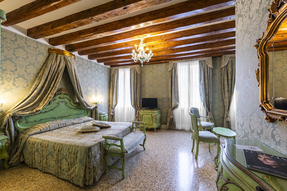 PANORAMIC, DOUBLE OR TWIN BED