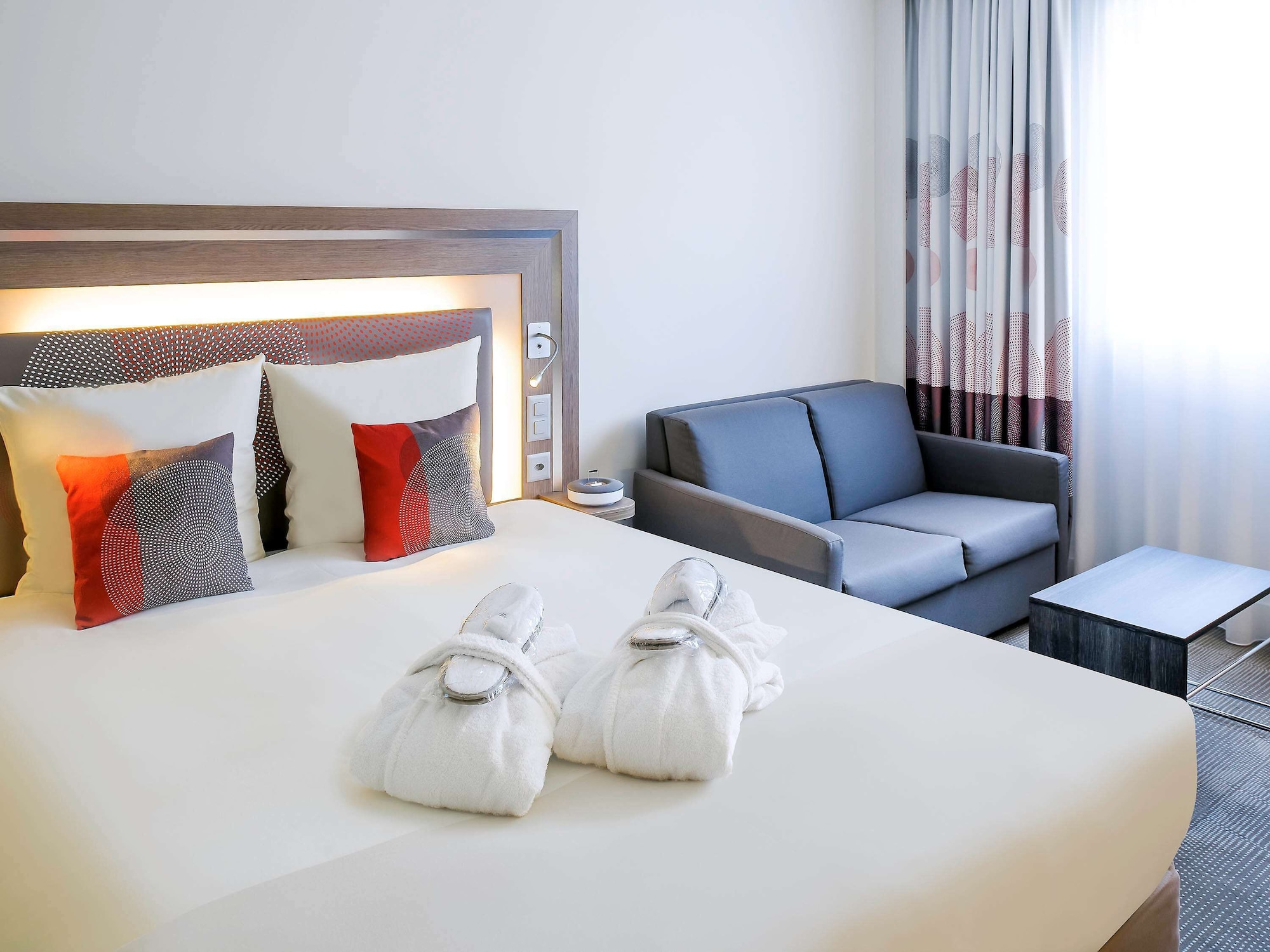 EXECUTIVE, DOUBLE BED, SOFA