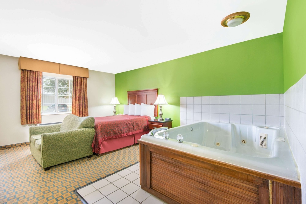 Days Inn & Suites By Wyndham Wichita 10/18