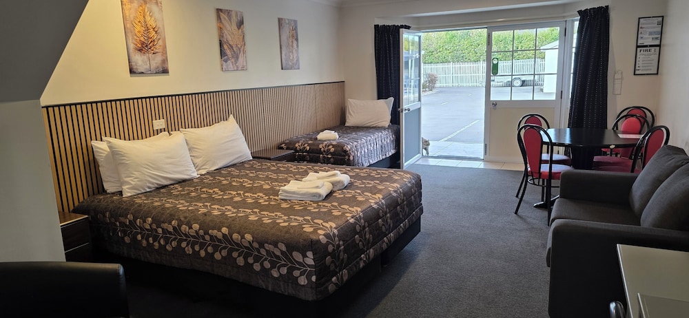 Admirals Motor Lodge 29/71