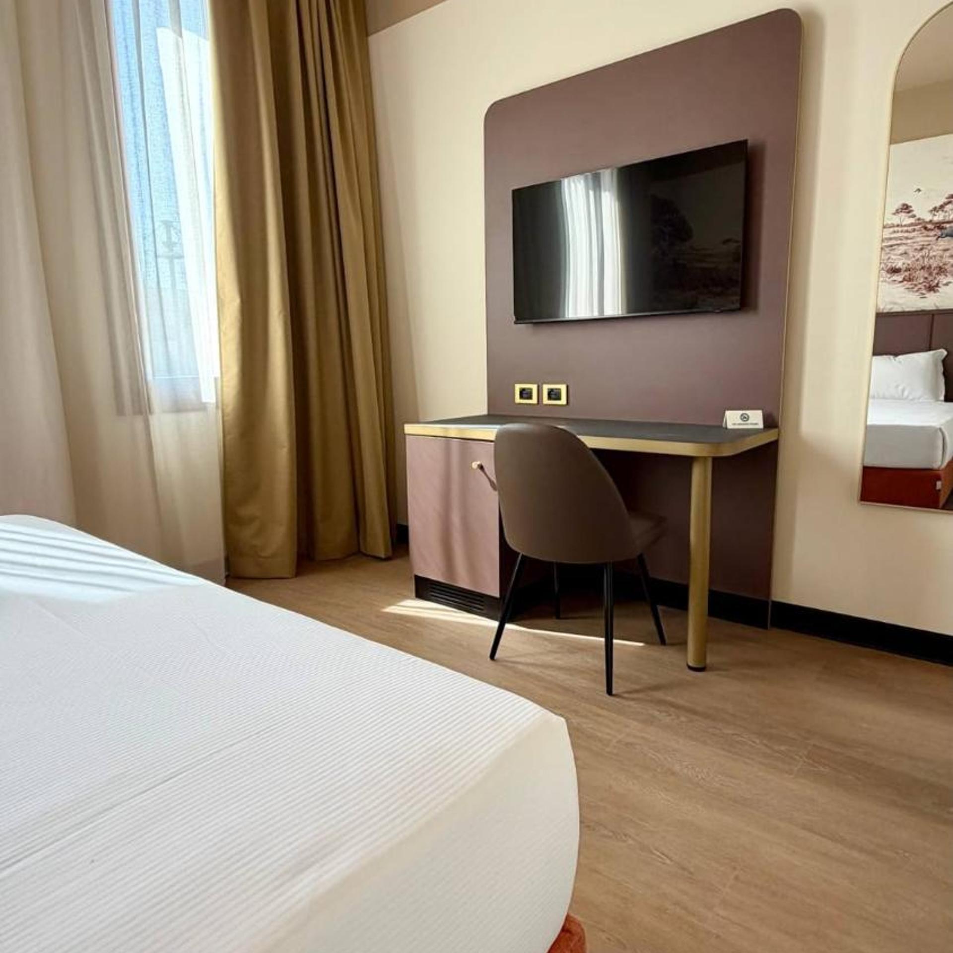 Deluxe, Double Bed, Annex, Unaway Hotel Occhiobello 5/7