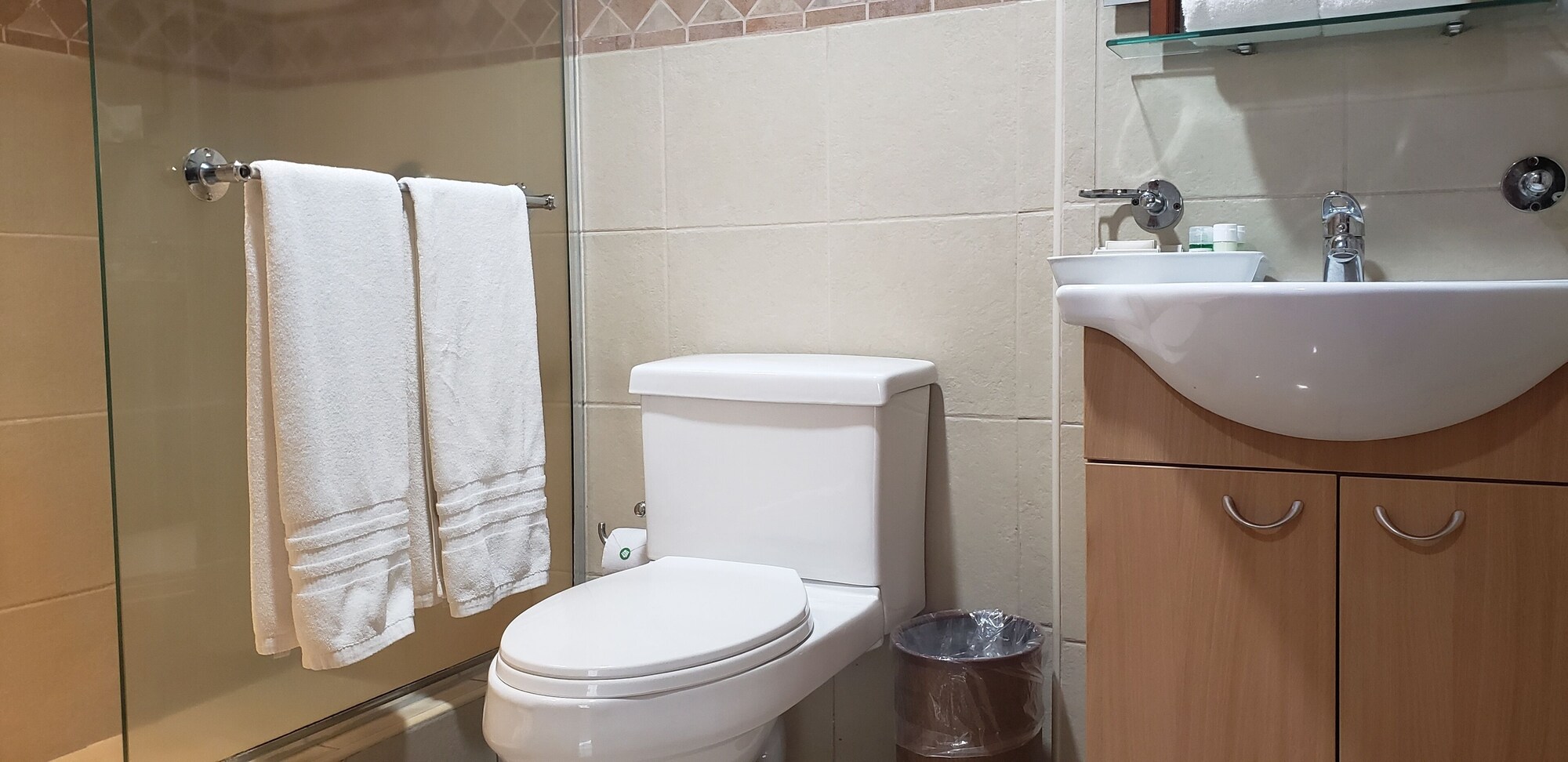 غرفة بسرير كوين، Wyndham Garden Guayaquil 4/5