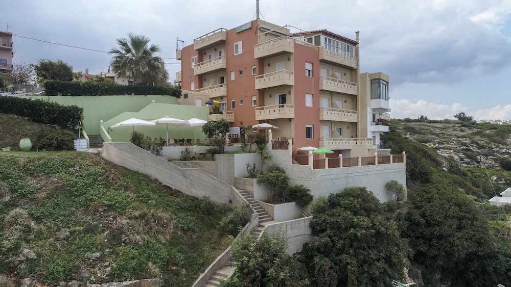 Eliza Apartments 2/50