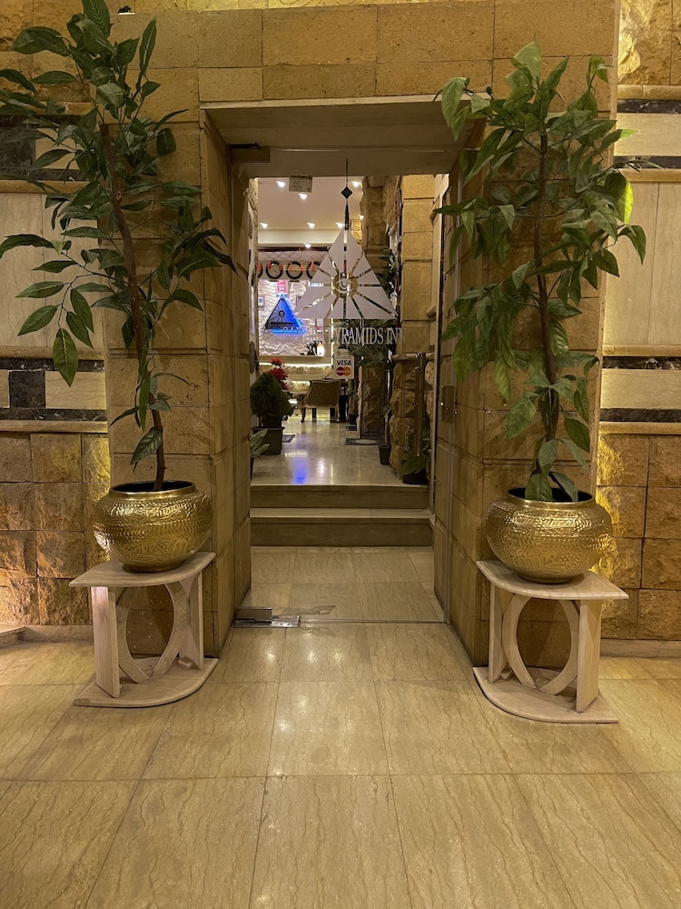 Sahara Pyramids Inn 34/50