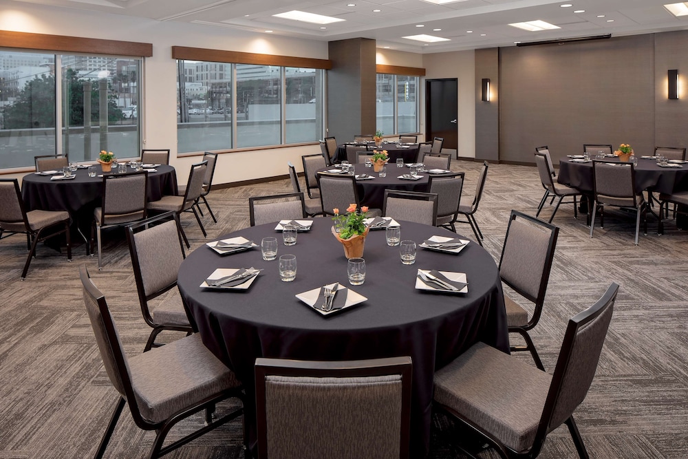 Hyatt Place Glendale/Los Angeles 44/55