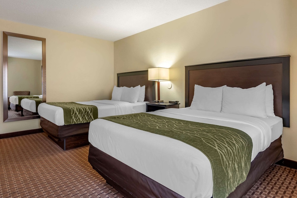 Comfort Inn & Suites Warsaw near US-30 11/44