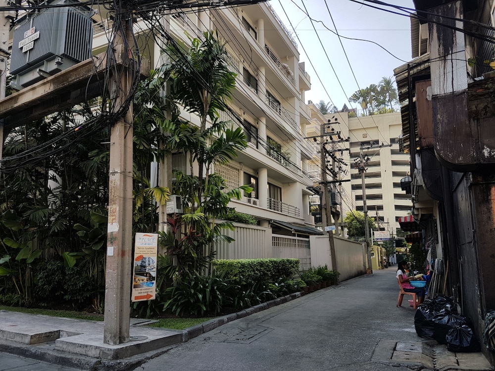 14 Place Sukhumvit Suites 57/66