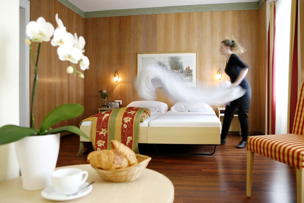 De La Paix Hotel 24/43
