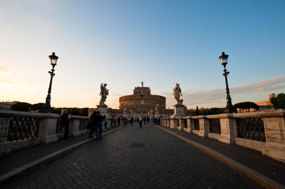 Rome Services Porta Castello 36/44
