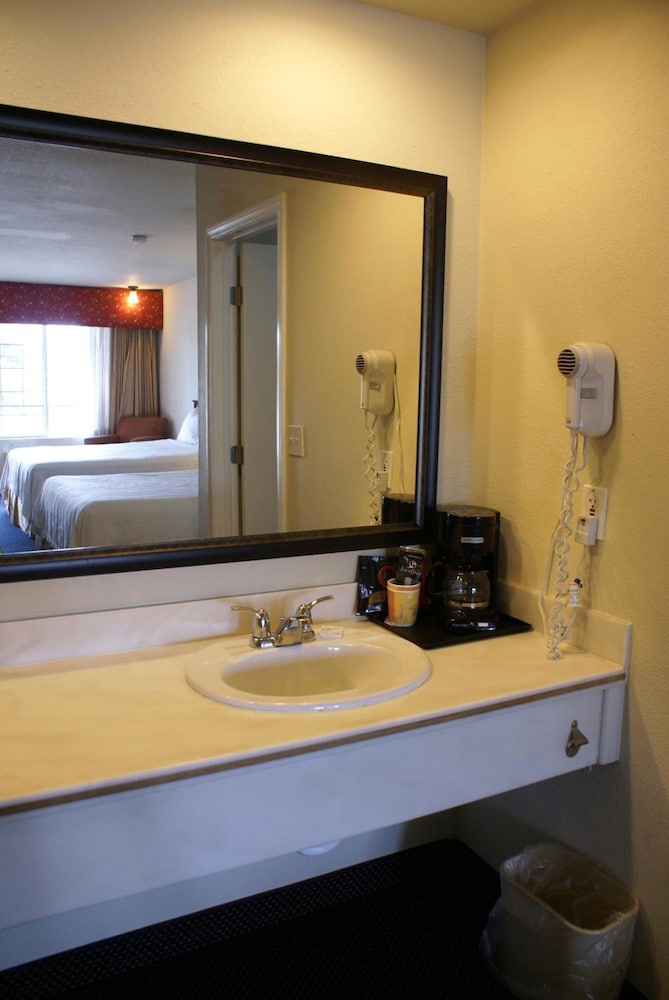 Queens Inn Anaheim 57/57