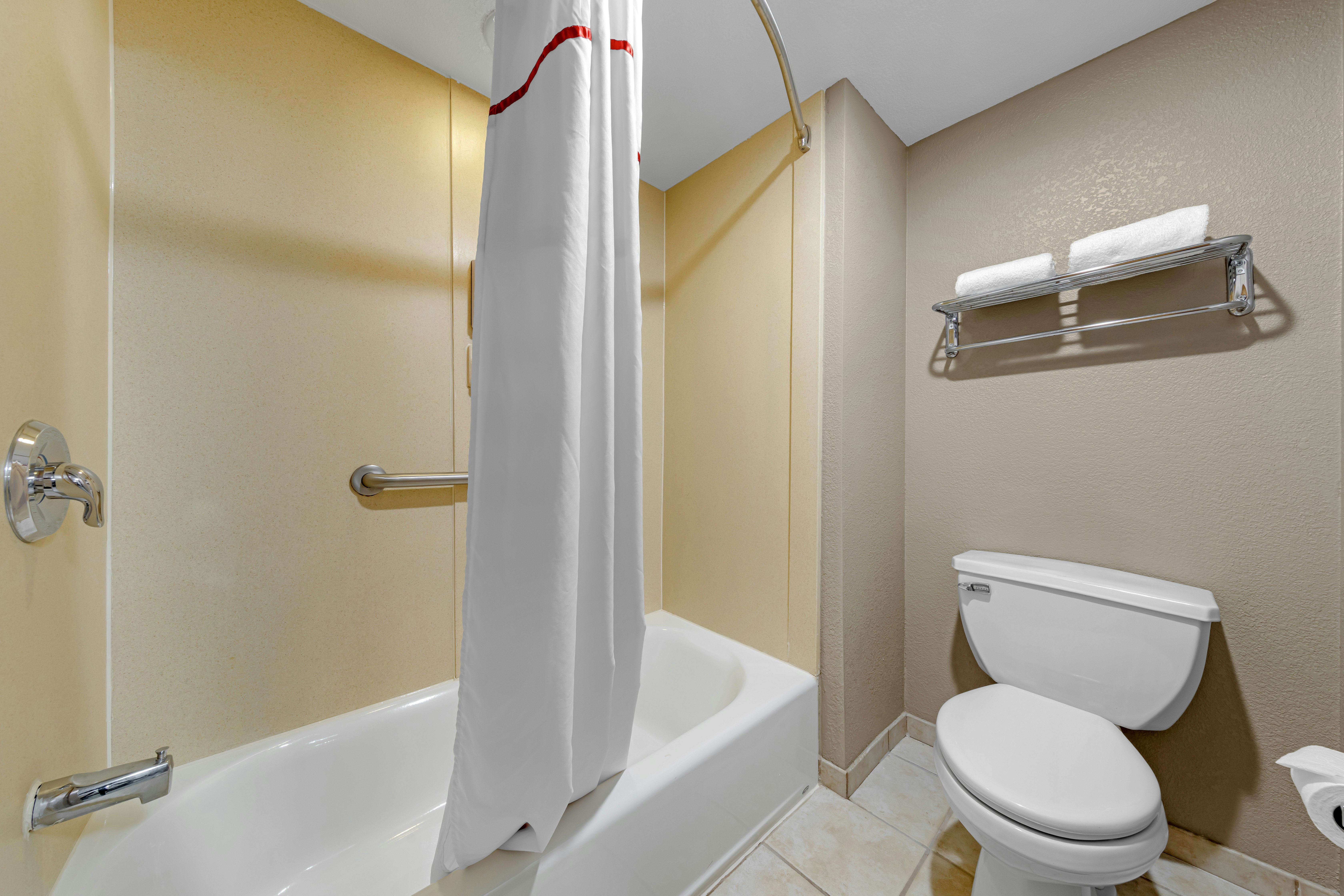 غرفة ديلوكس بسرير كينج، Red Roof Inn & Suites Philadelphia - Bellmawr 6/8