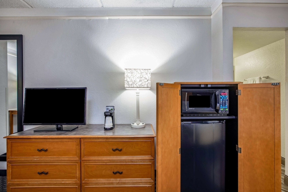 La Quinta Inn Sacramento North 32/39