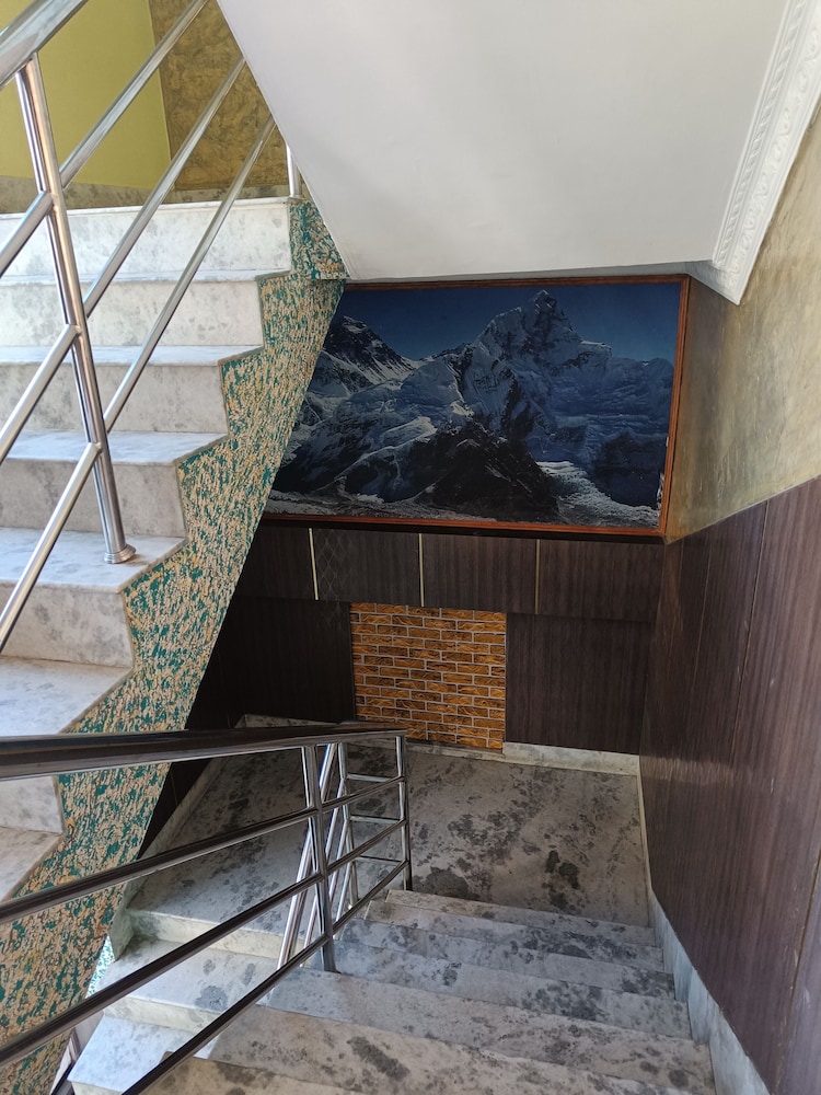 Sara's Backpackers Hotel 64/74