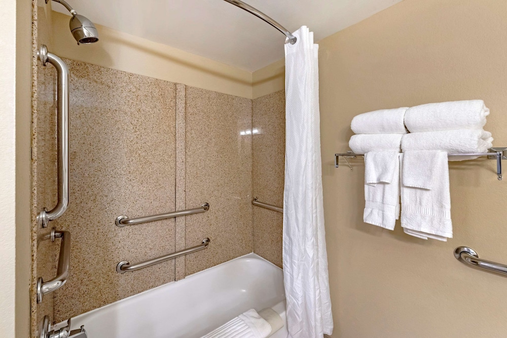 Comfort Inn & Suites Virginia Beach - Norfolk Airport 27/28