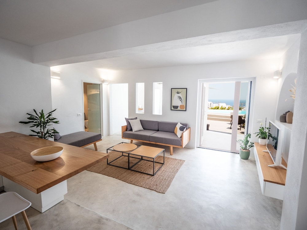 Valery Suites 36/54