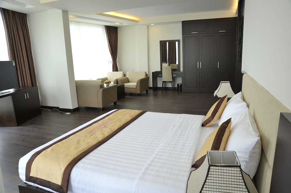 International Hotel 22/63