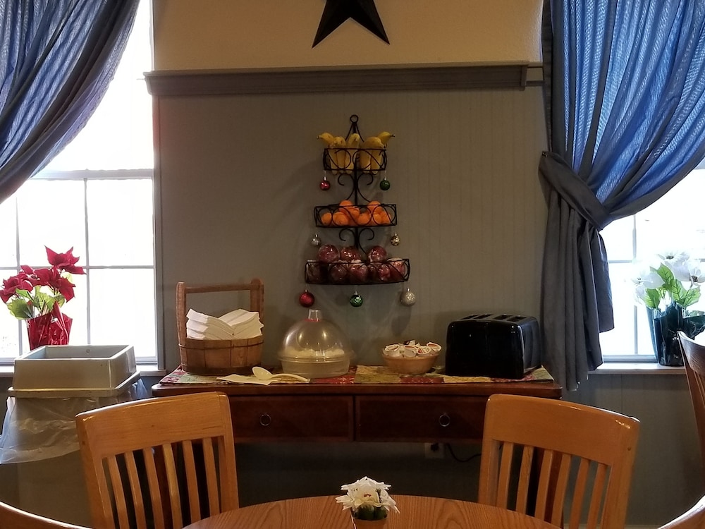 Nappanee Inn 24/31