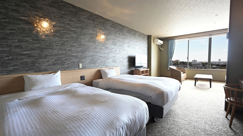Japanese Western, Junior Suite, Twin Beds, 6 Futon Beds, Bathtub