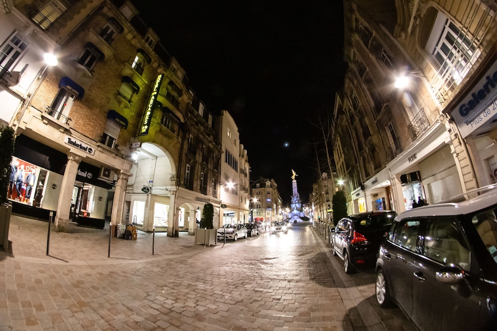 Hotel Des Arcades 37/50