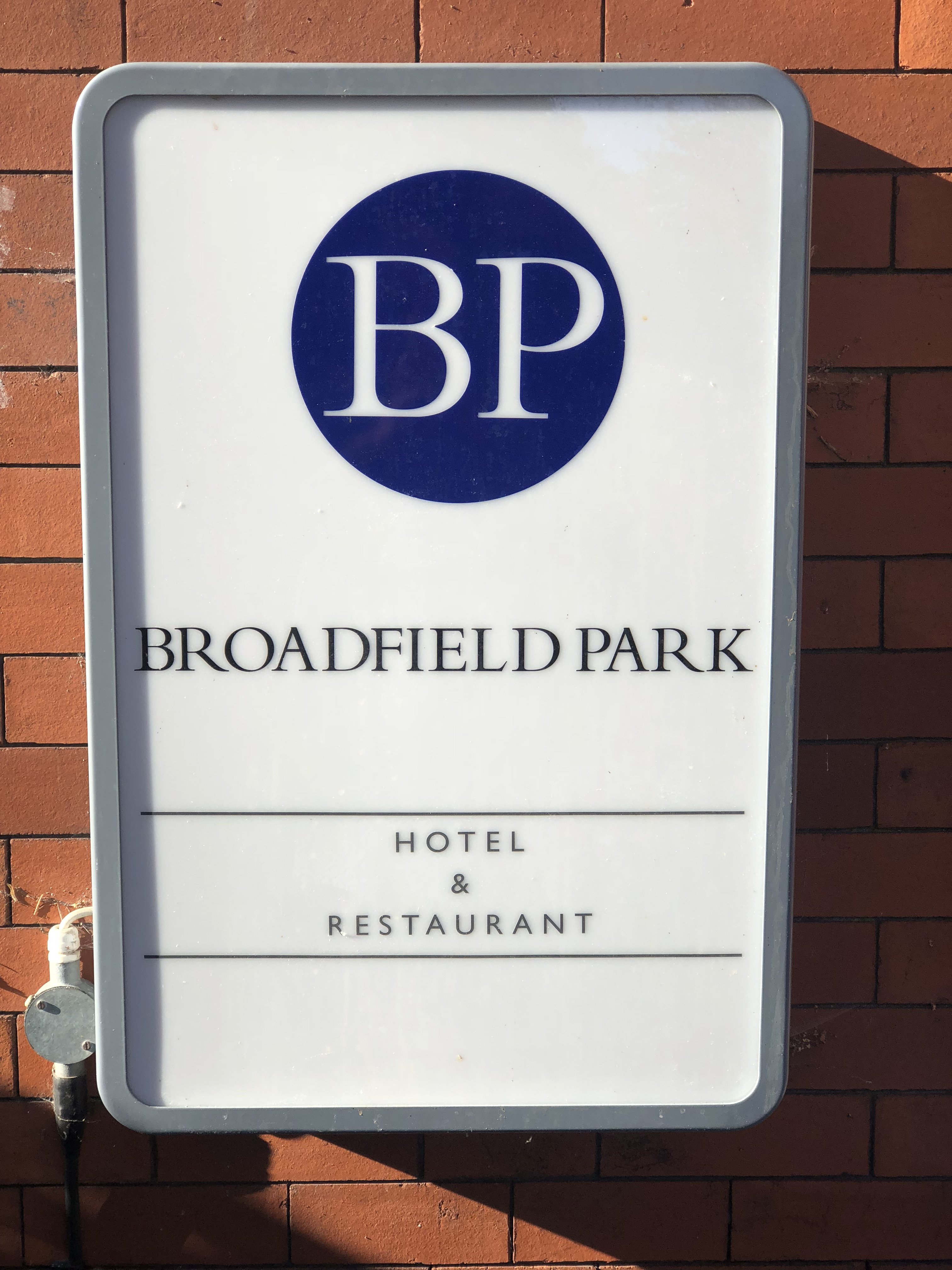 OYO Broadfield Park Hotel 42/49