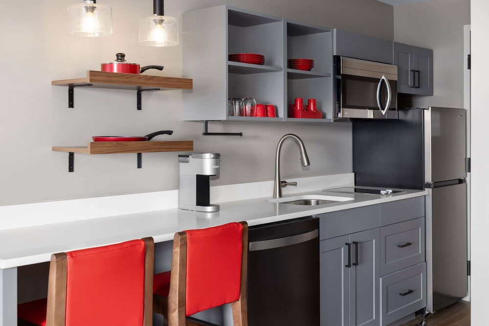 Hawthorn Extended Stay by Wyndham Williston/Burlington 30/38