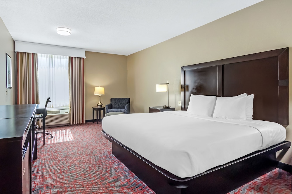 UPGRADE, SUITE, QUEEN BED