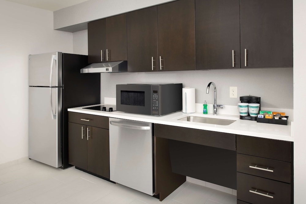 Homewood Suites By Hilton Kansas City Speedway Ks 32/42