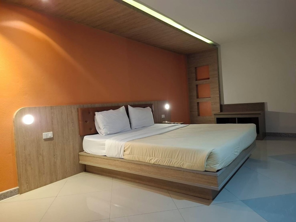 Lopburi Residence Hotel 8/46