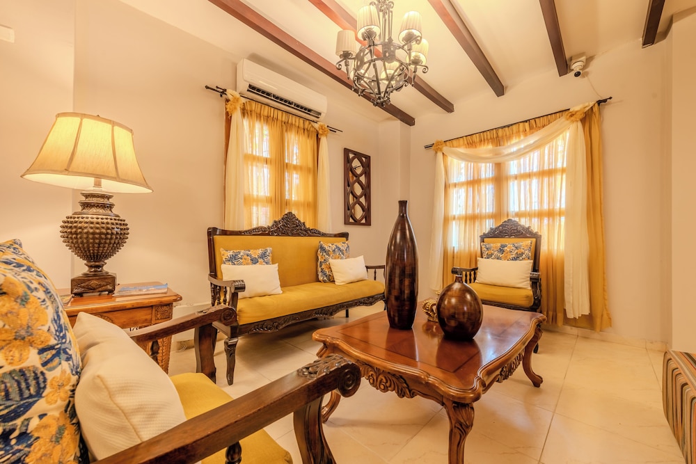 Hotel Dorado Plaza Calle del Arsenal 28/44