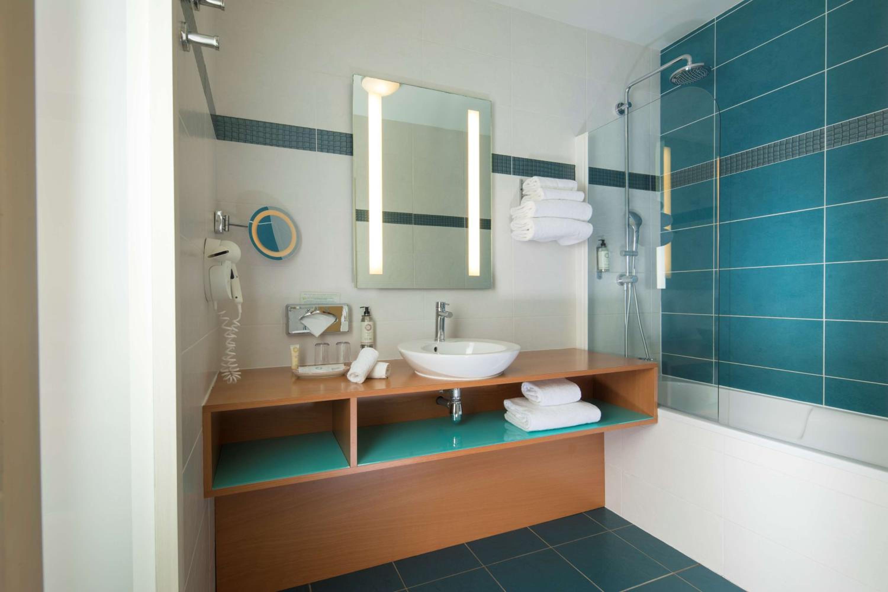 غرفة بريستيج بسرير كينج وسرير فردي مع أريكة، Best Western Plus Hotel De La Regate 4/4