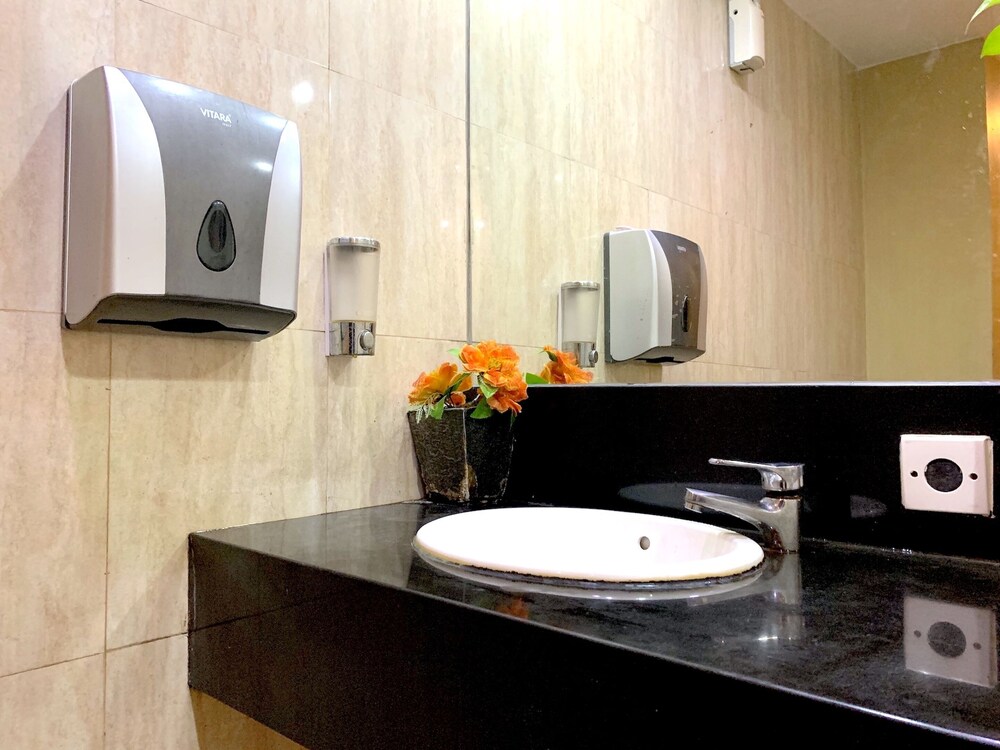 Parma Indah Hotel 33/35