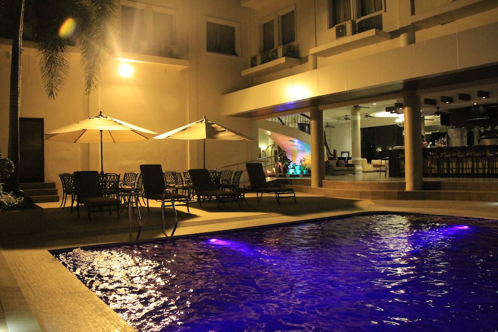 Savannah Resort Hotel 8/60