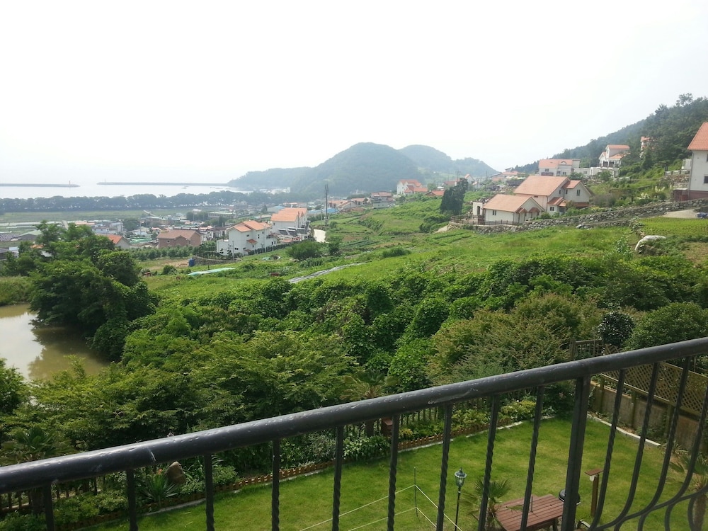 Namhae German Village Neuhaus in Korea 45/53