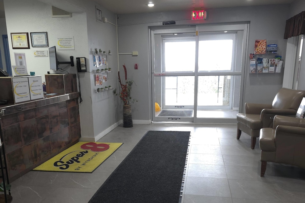 Super 8 by Wyndham Swift Current 30/46