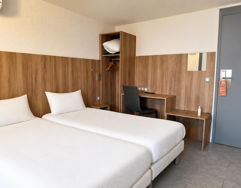 BRIT HOTEL PLAISANCE 24/61