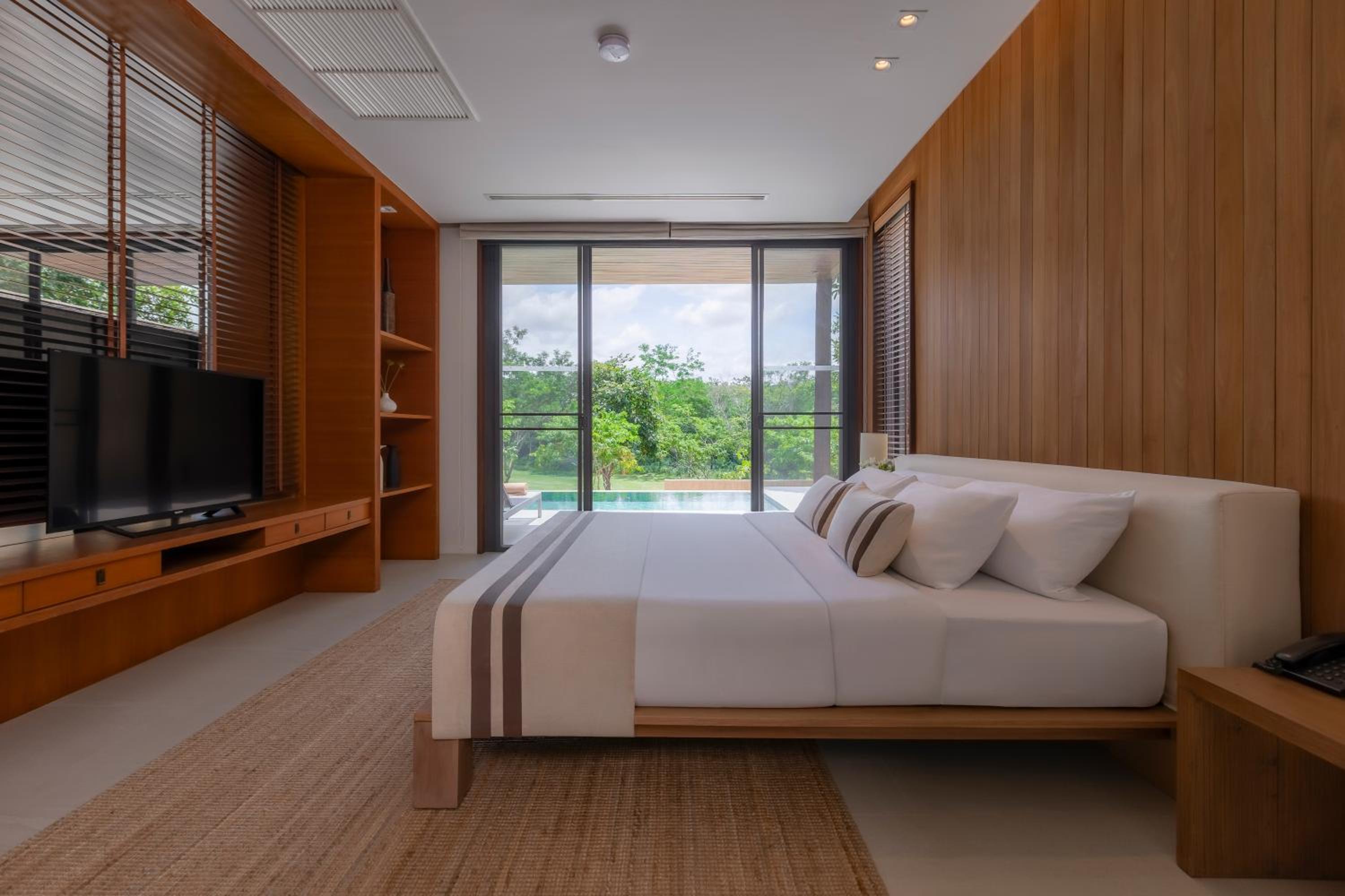 Renovated, Pool, Forest, Villa, King Bed