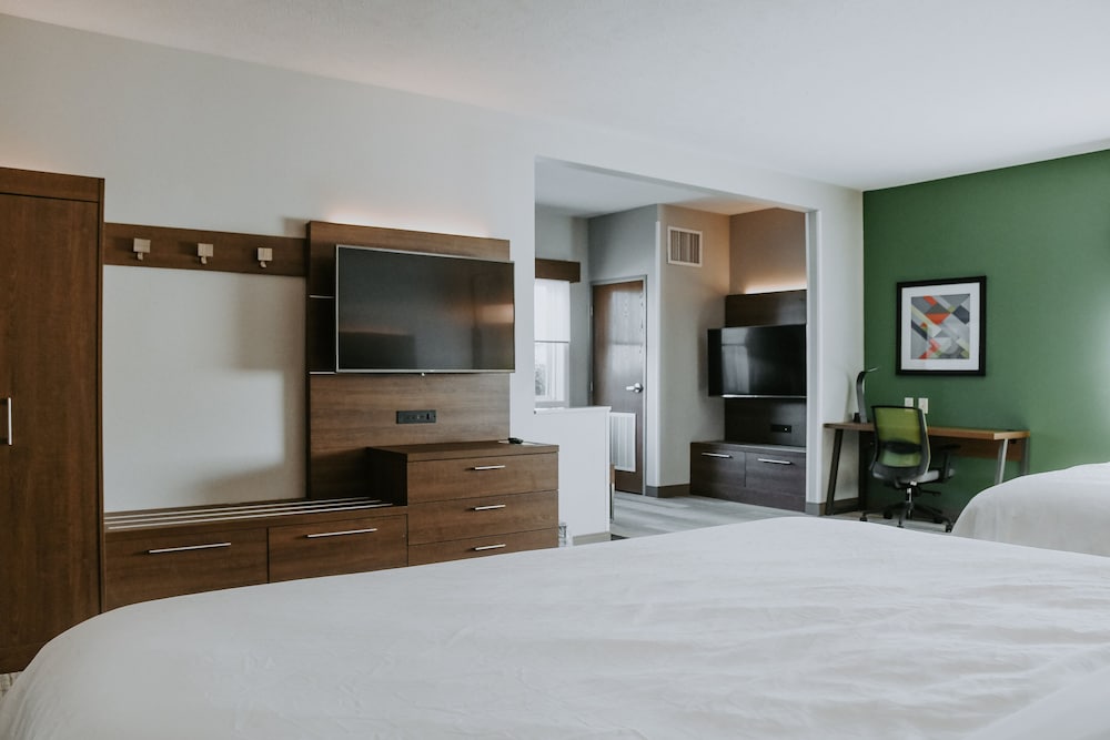 Holiday Inn Express and Suites Lincoln South 9/53