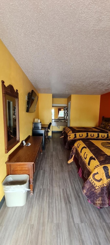 Chaparral Motel 21/57