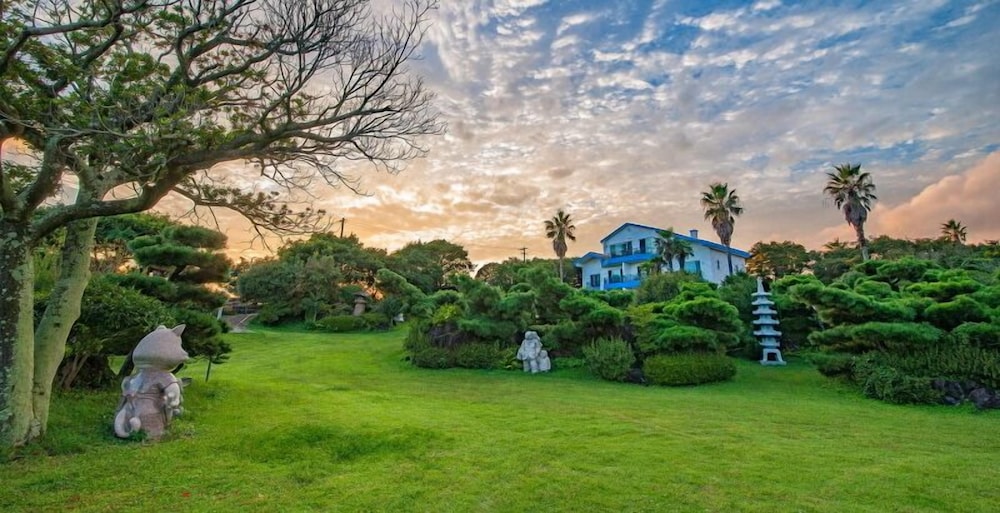 Beachside Whitehouse 10/16