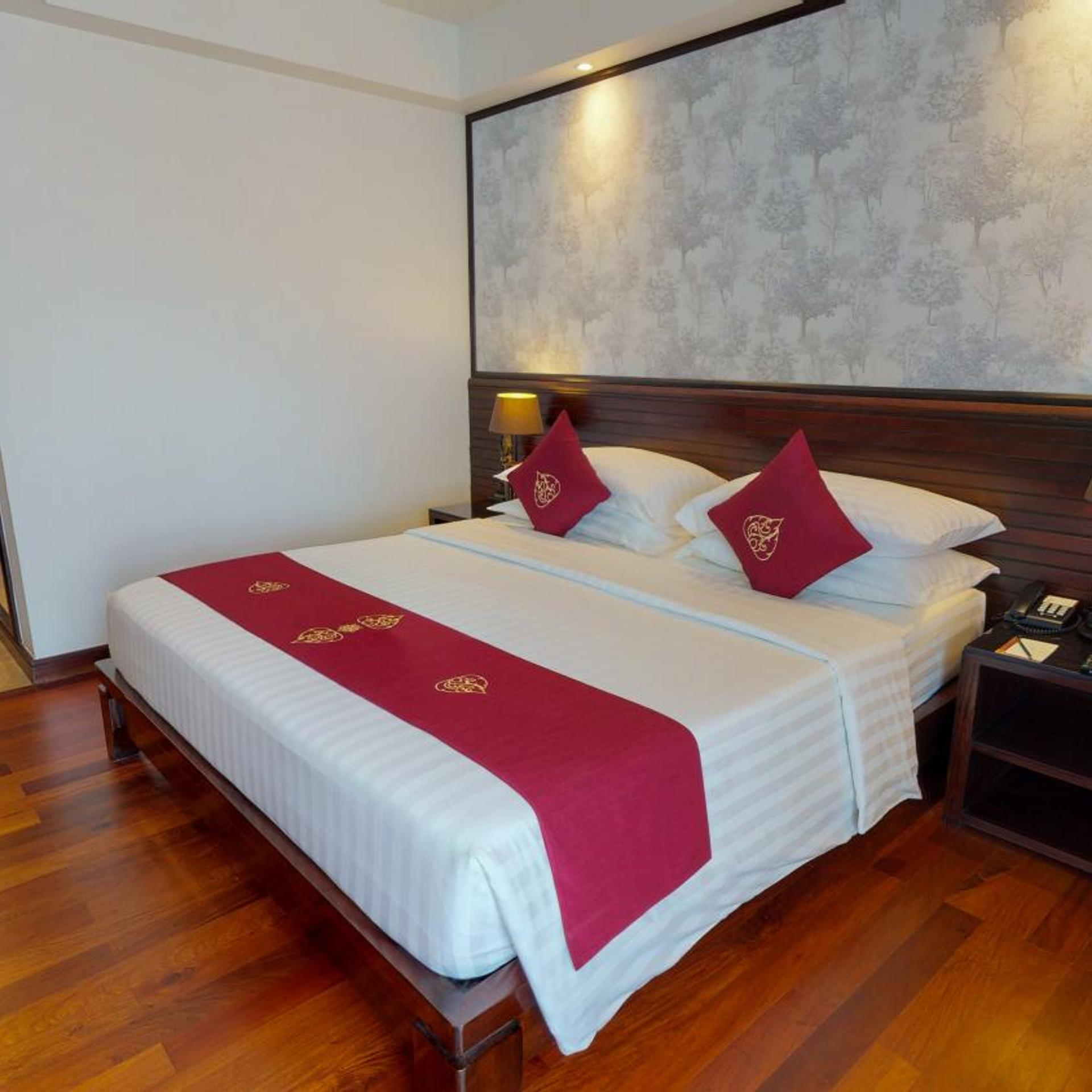 SUPERIOR, DOUBLE OR TWIN BED