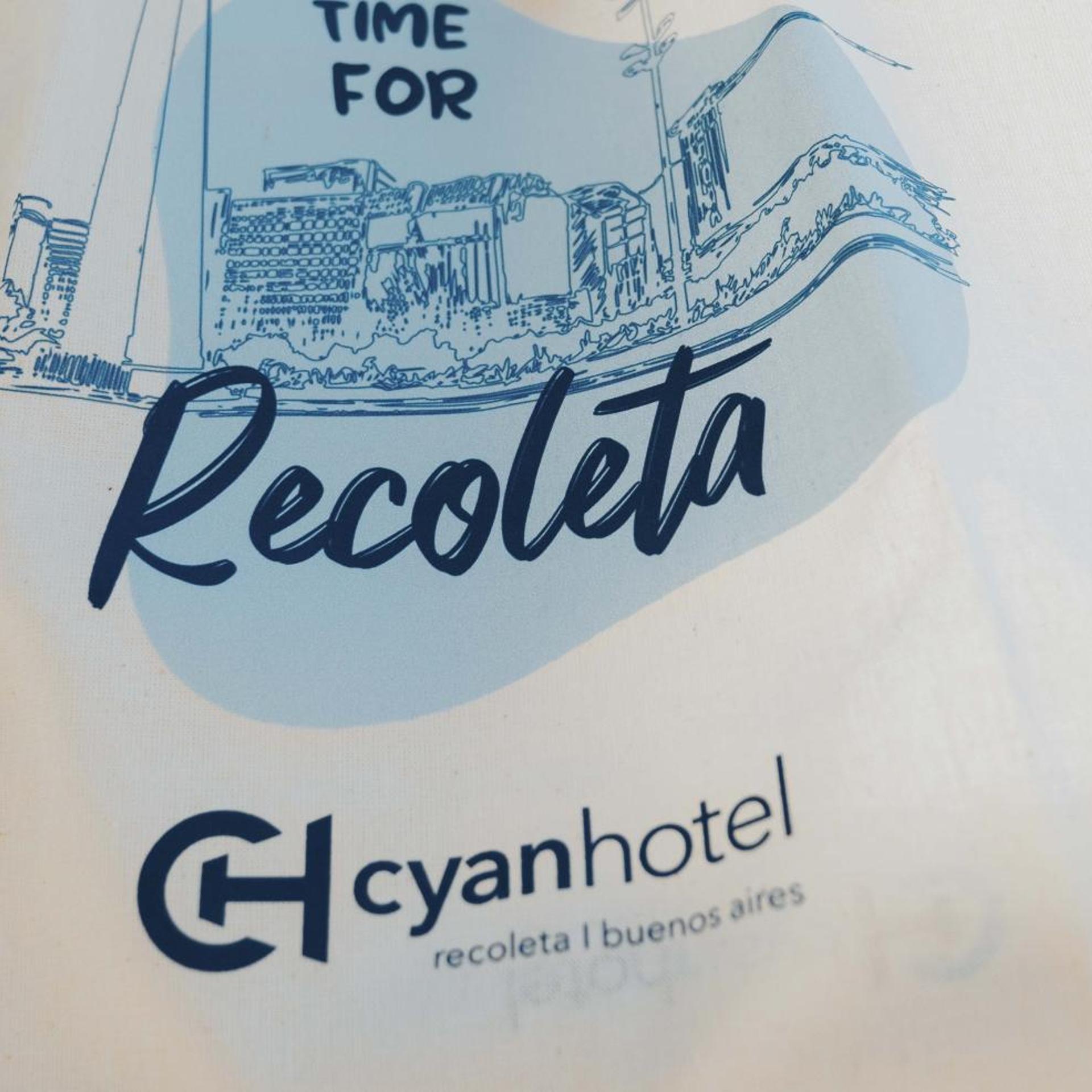 Cyan Recoleta 30/54