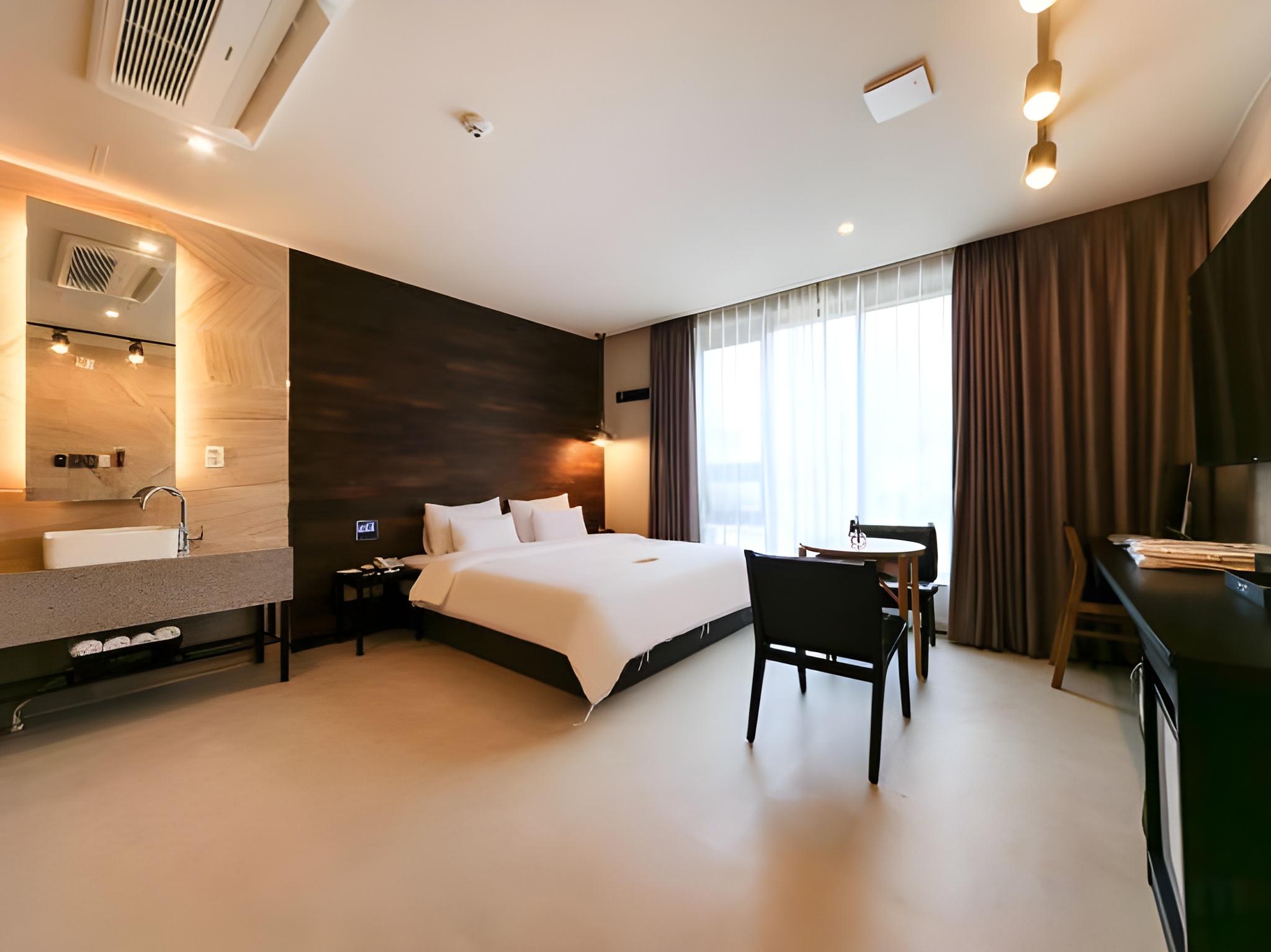 Room, Double Bed