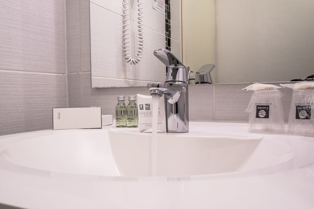 غرفة قياسية ثلاثية بثلاثة أسرّة، COMFORT HOTEL ACTUEL CHAMBERY CENTRE 6/6