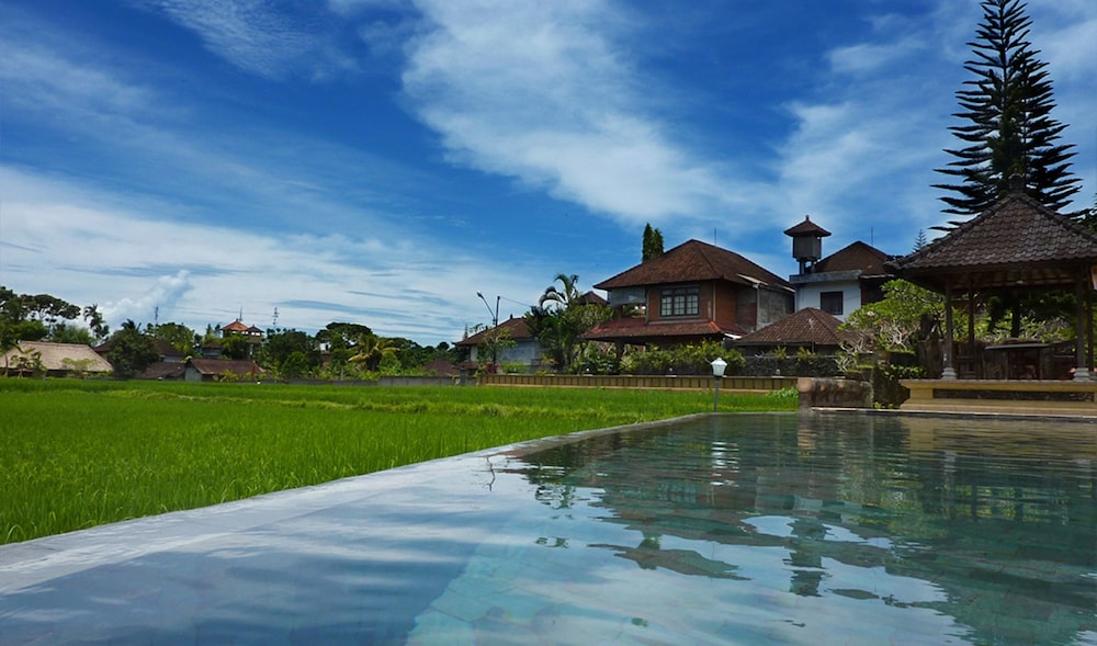 Cendana Resort Spa 63/70