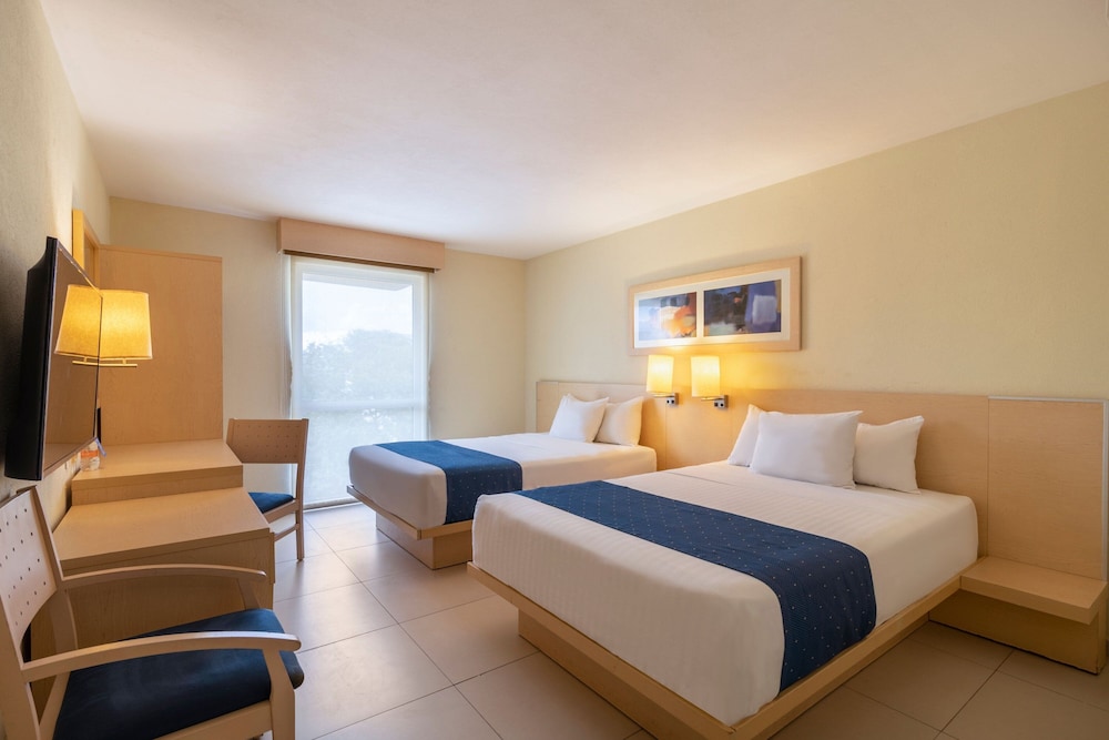 2 DOUBLE BEDS ROOM