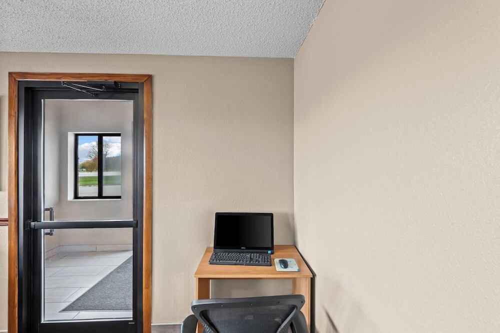 Super 8 by Wyndham Jefferson 34/42
