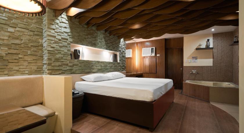 Victoria Court Suites 48/49