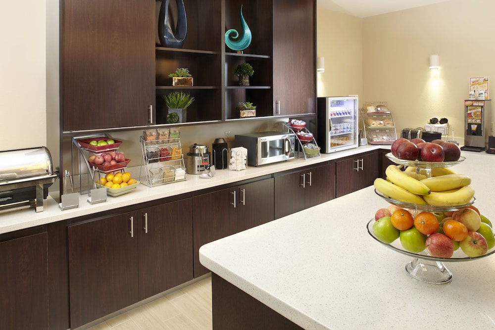 Hawthorn Suites By Wyndham Wheeling At the Highlands 23/45