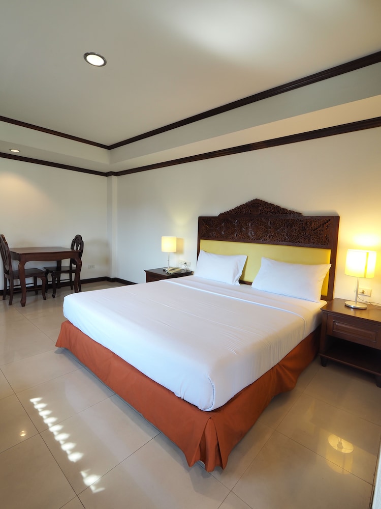Golden Villa 7/47